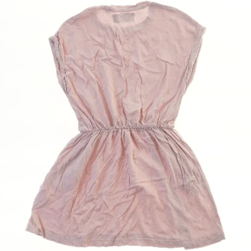 Kortærmet rosa kjole med elastik fra Queenz (str. 122)