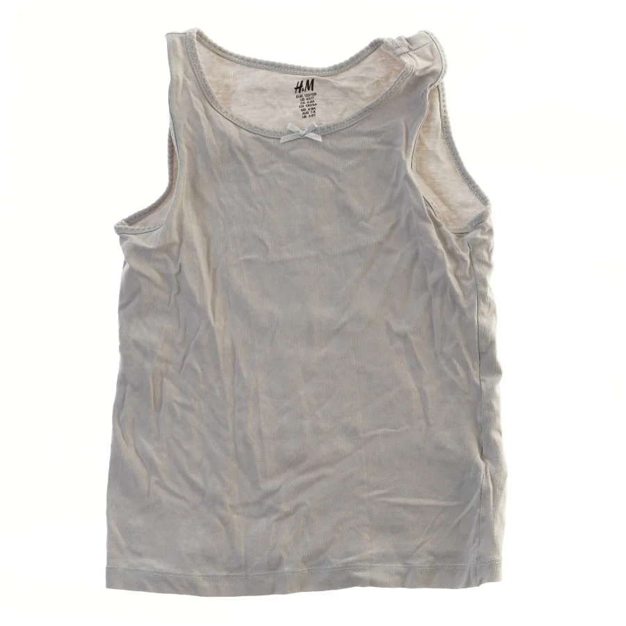 Lysegrå top fra H&M (str. 122)