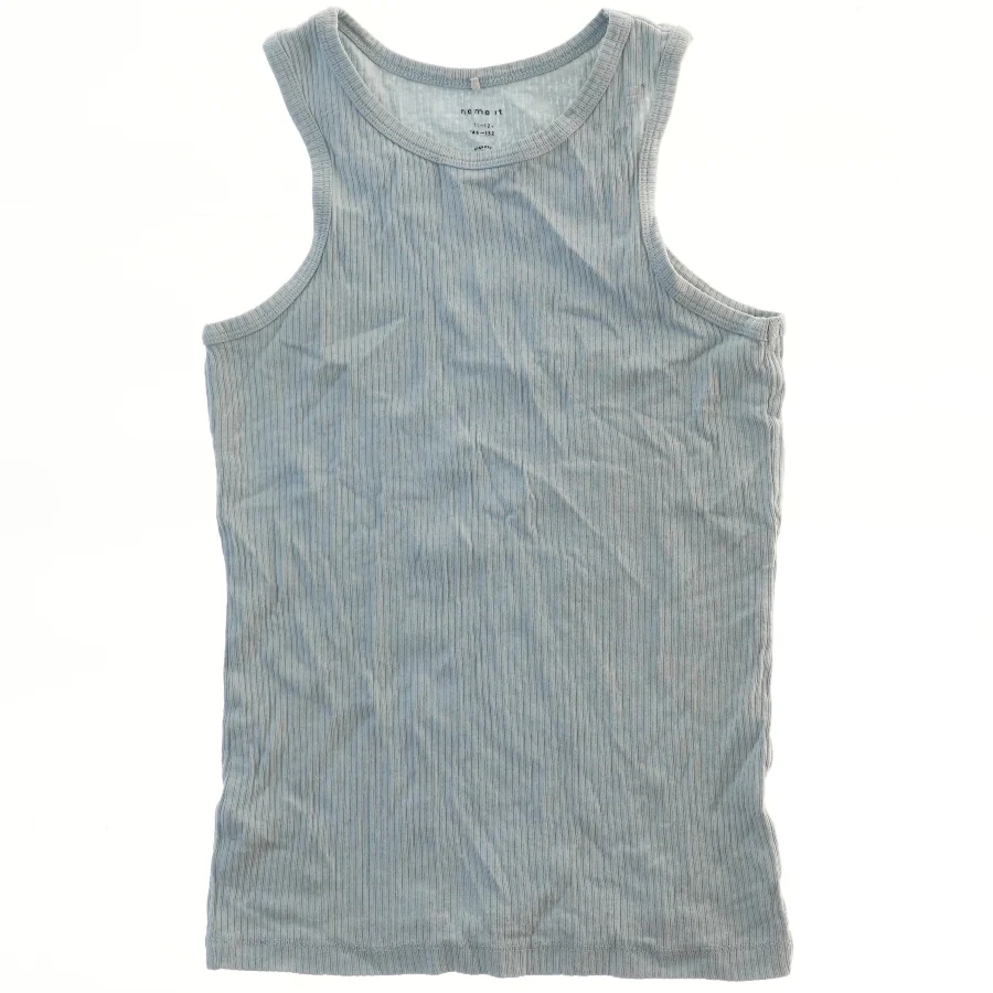 Ribbet tanktop fra Name It (str. 146)