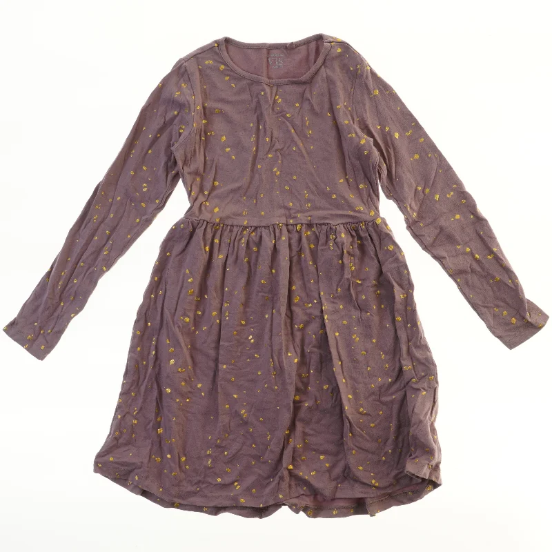 Langærmet kjole med mønster fra VRS (str. 122)