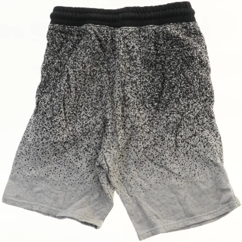 Mønstrede shorts fra H&M (str. 146)