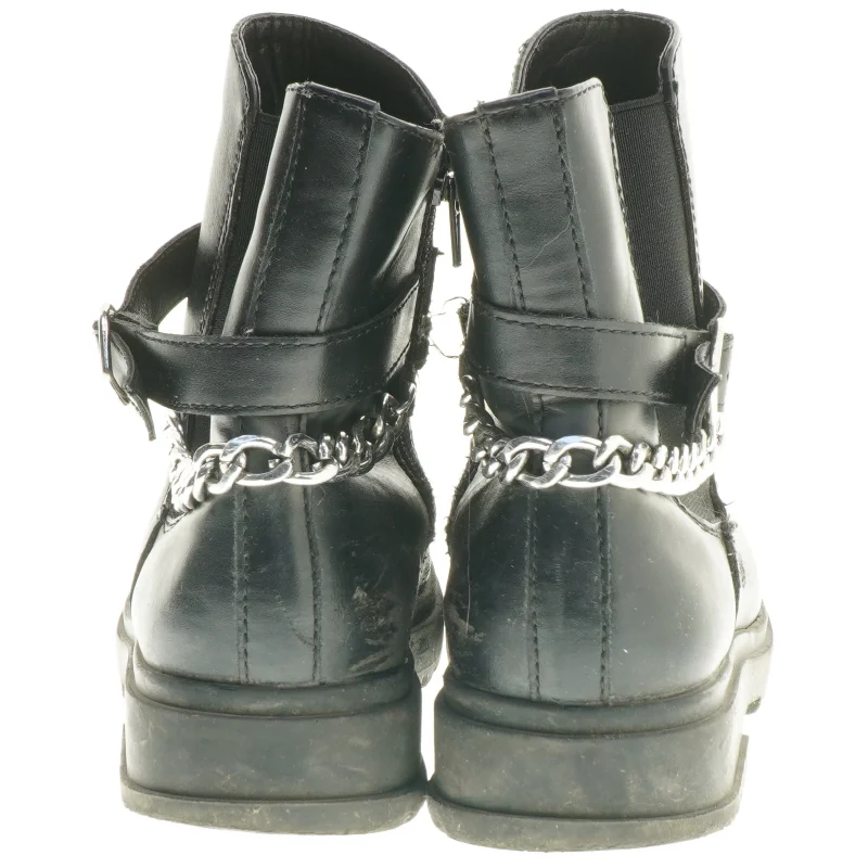 Sort ankelstøvler med kæde fra Friboo (str. 35 )