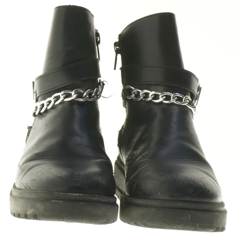 Sort ankelstøvler med kæde fra Friboo (str. 35 )