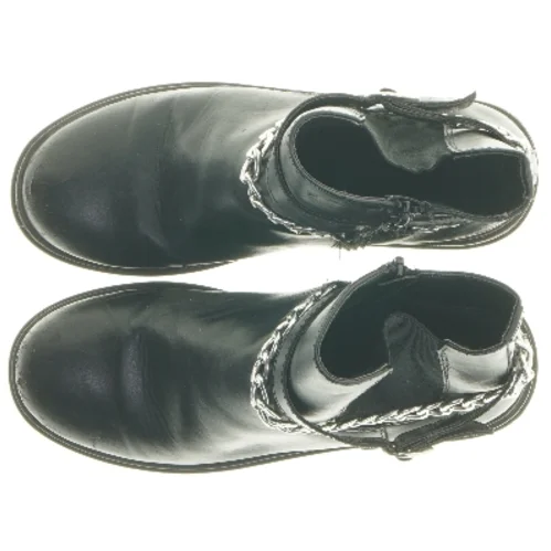 Sort ankelstøvler med kæde fra Friboo (str. 35 )