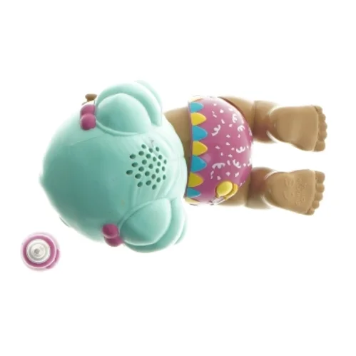 Plastikdukke med lyseblåt hår (str. 11 cm)