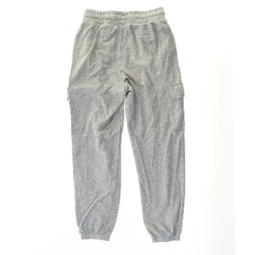 Grå cargo bukser fra H&M (str. 164)