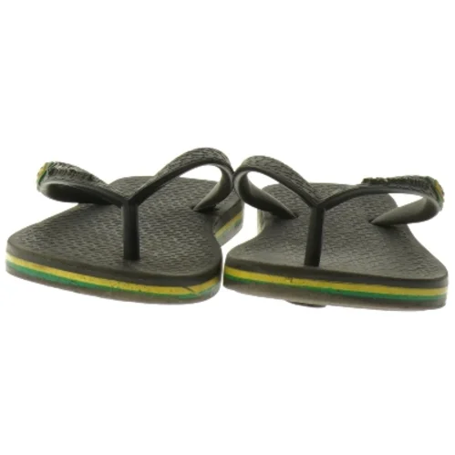 Sort klip-klapper med Brasilien Flag fra Ipanema (str. 25 )