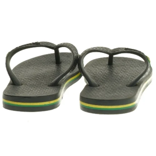 Sort klip-klapper med Brasilien Flag fra Ipanema (str. 25 )