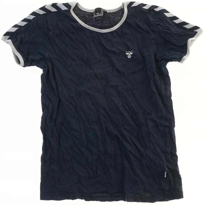 Kortærmet T-shirt med striber fra Hummel (str. 152)