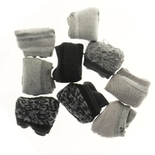 Strømper i forskellige farver (str. 9 styk, størrelse 26-30 cm)