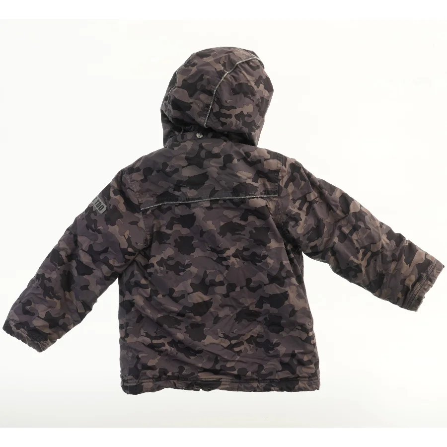 Camouflage vinterjakke med hætte fra Me Too (str. 116)