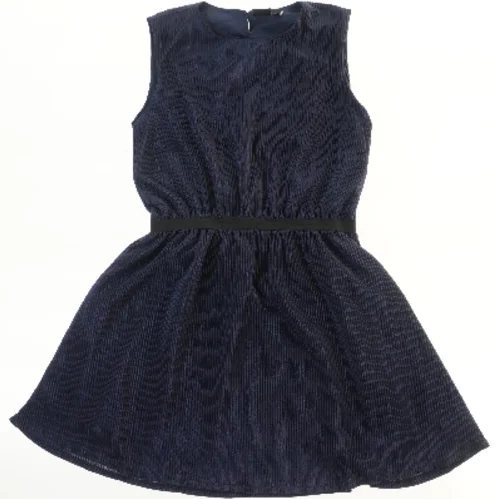 Mørkeblå kjole med elastikbånd fra LMTD (str. 158)