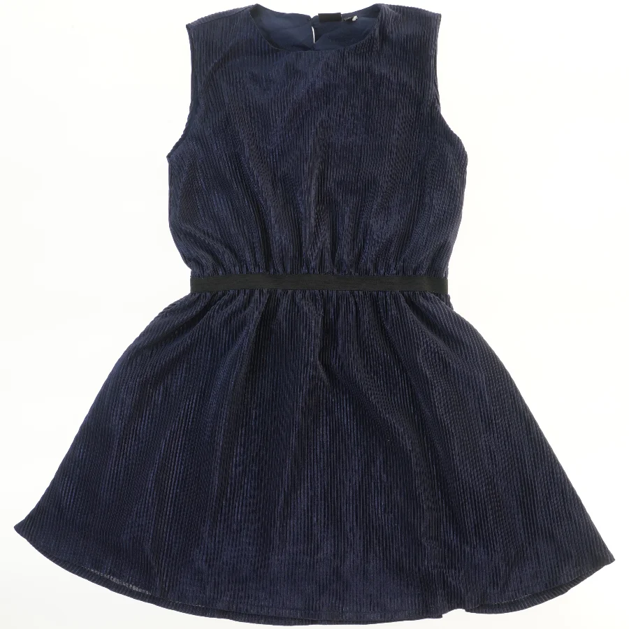Mørkeblå kjole med elastikbånd fra LMTD (str. 158)