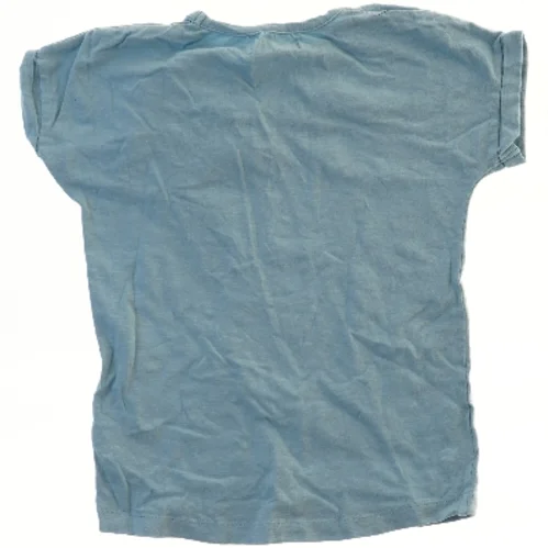 Blå T-shirt med fuglemotiv fra Minymo (str. 122)