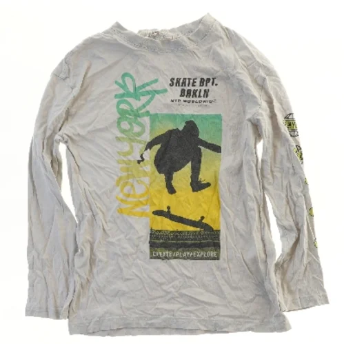 Langærmet t-shirt med skatermotiv fra H&M (str. 146)