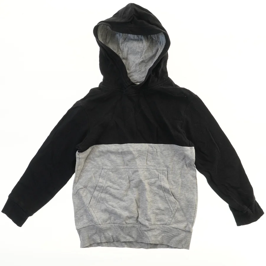 Hættetrøje med kængurulomme fra H&M (str. 122)