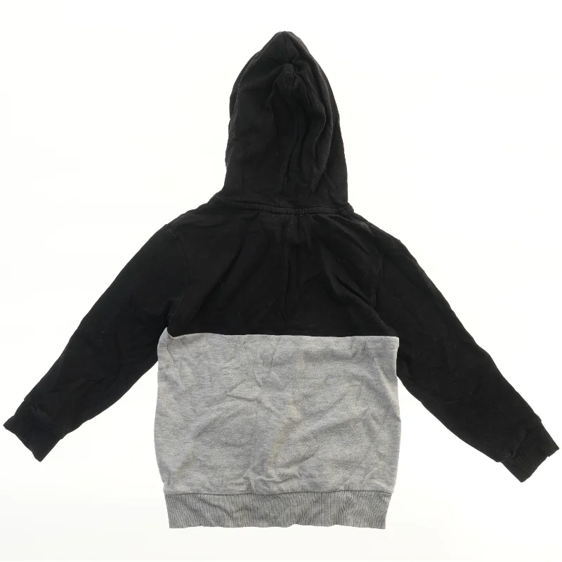 Hættetrøje med kængurulomme fra H&M (str. 122)