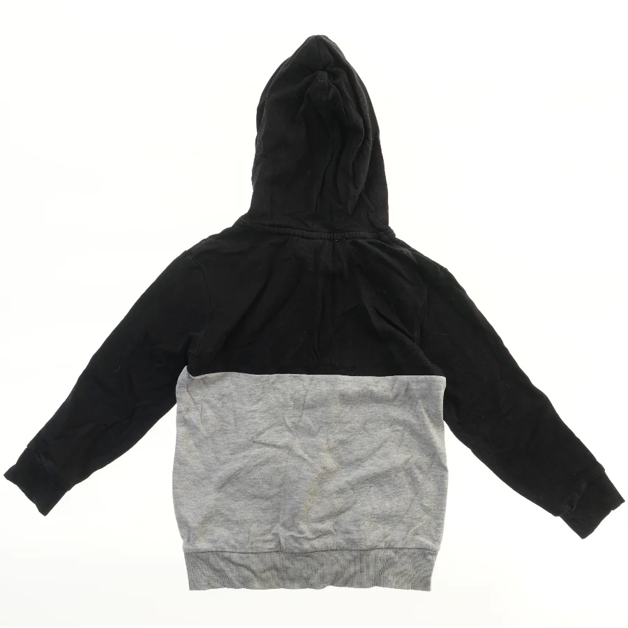 Hættetrøje med kængurulomme fra H&M (str. 122)