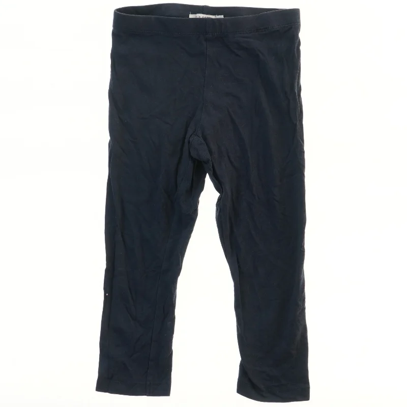 Lange bukser fra Basic needs (str. 128)