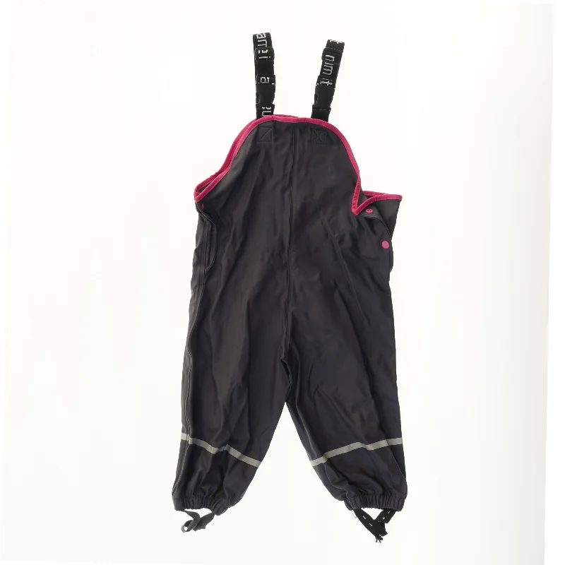 Regnbukser med seler fra Name It (str. 86)