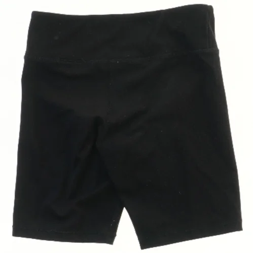 Sort træningsshorts fra H&M (str. 122)