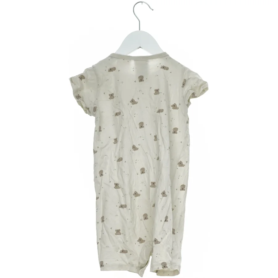 Hvid baby heldragt med bjørnemotiv fra H&M (str. 98)