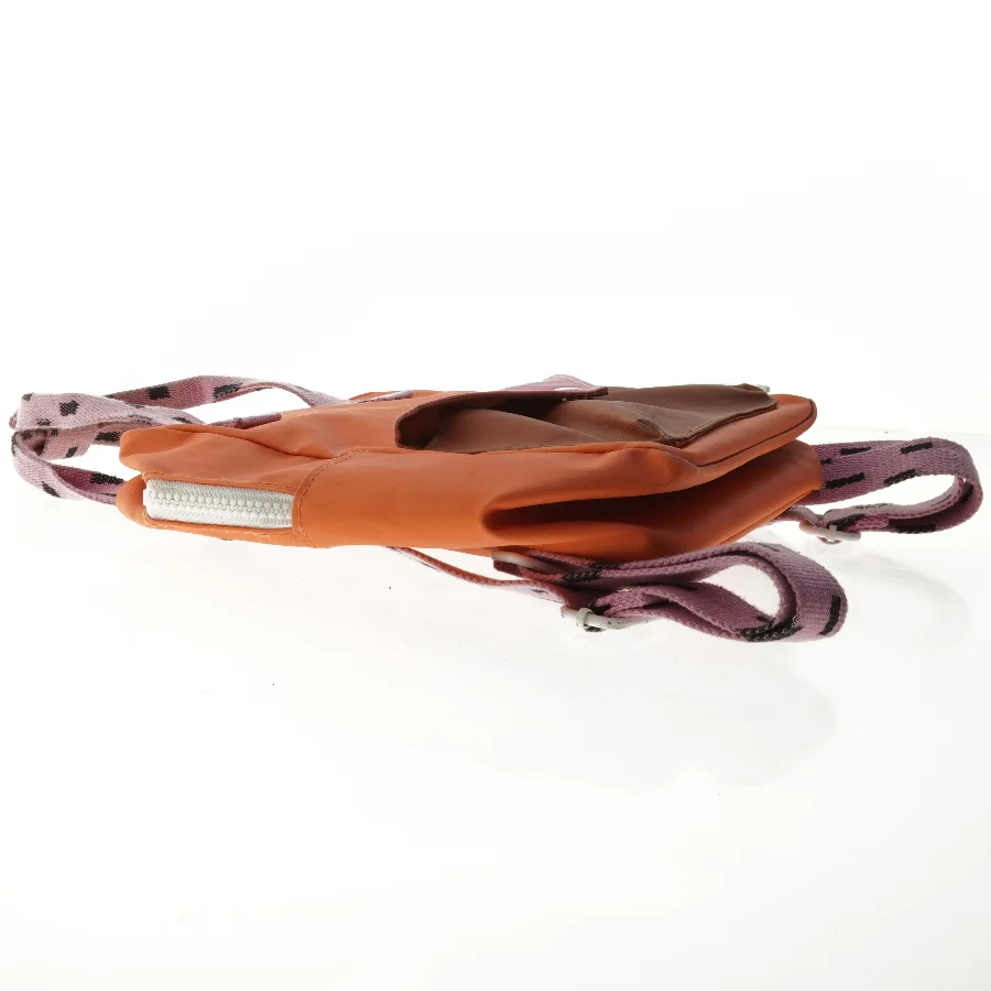 Håndtaske i koral (str. 33 x 27 cm)