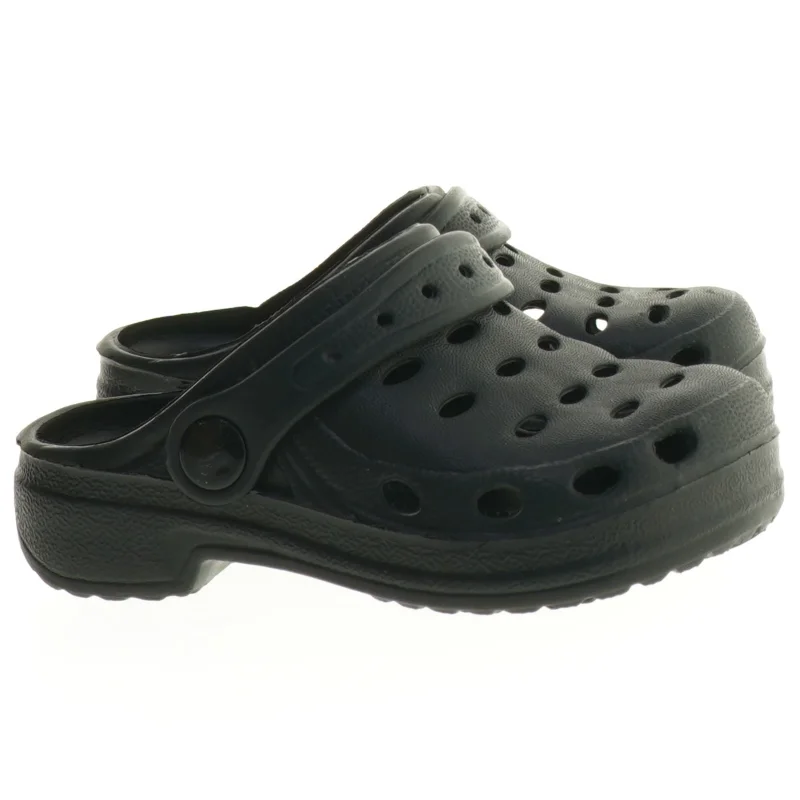 Sorte plastik træsko (str. 22-23)