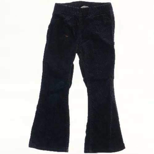 Fløjlsbukser fra H&M (str. 104)