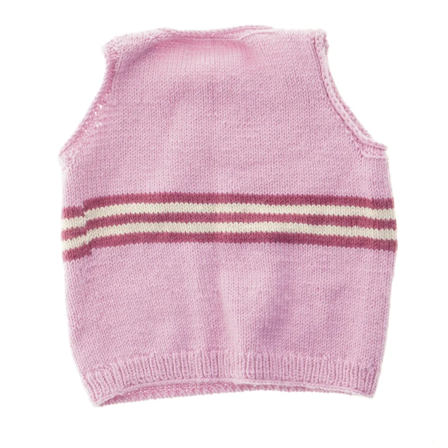 Strikket vest (str. Bryst, 32 cm. længde, 35 cm)