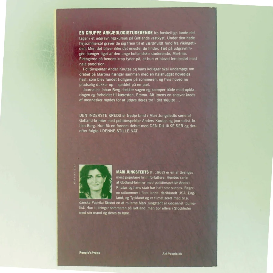 Kriminalroman 'DEN inderste KREDS' fra People'sPress