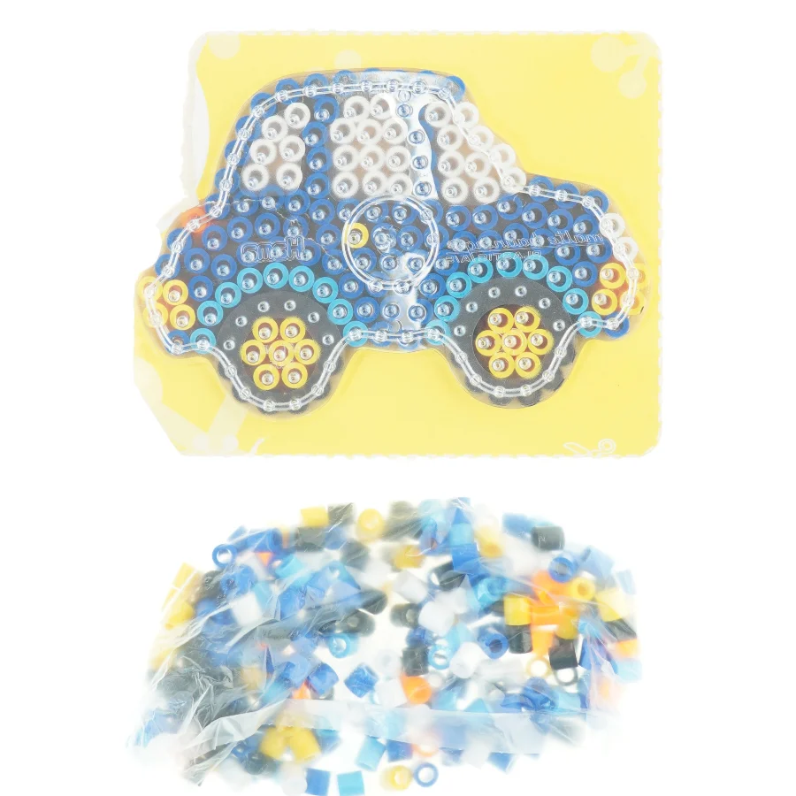 Perleplade med bilform fra Hama (str. 14x20 cm)