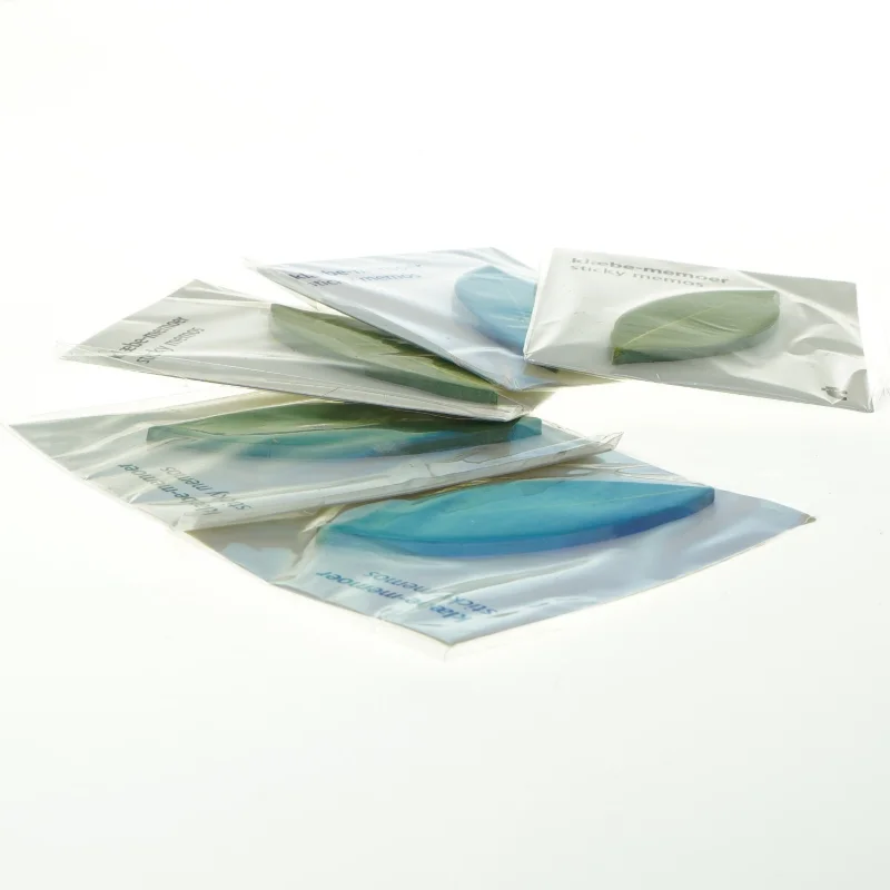 Fem pakker selvklæbende memoer (post-notes) i bladform (10 cm)