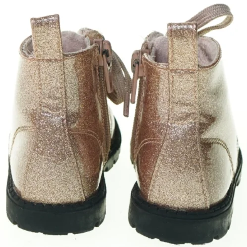 Støvlet med glitter fra H&M str. 20-21