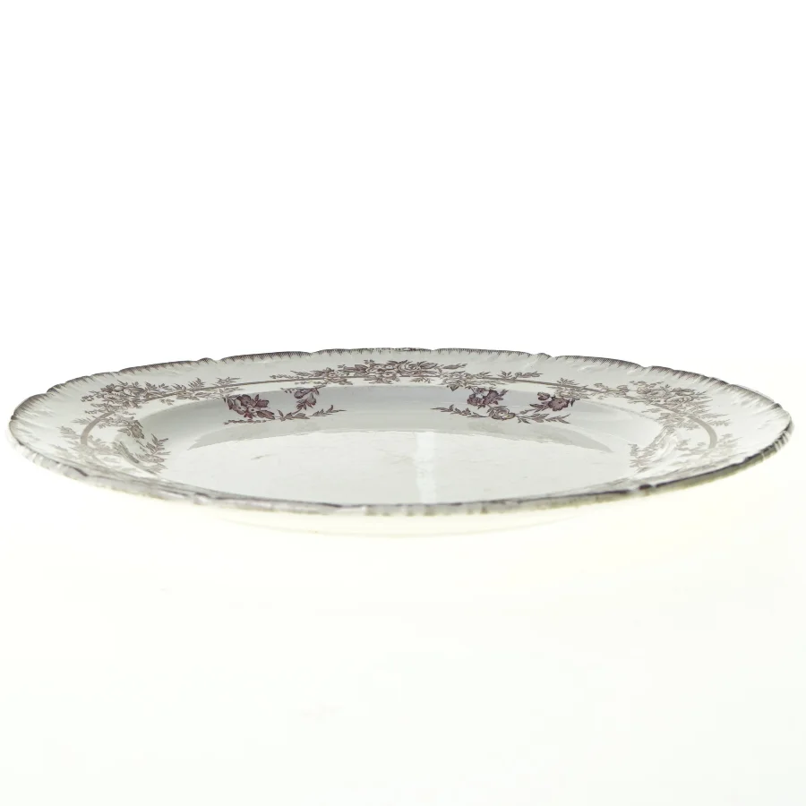 Gammel tallerken fra E. Bourgeois. Diameter 26 cm.