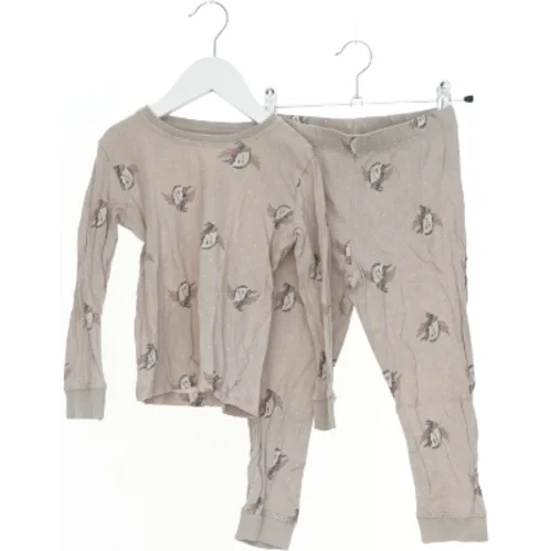 Nattøjssæt med enhjørninge motiv fra VRS (str. 98)