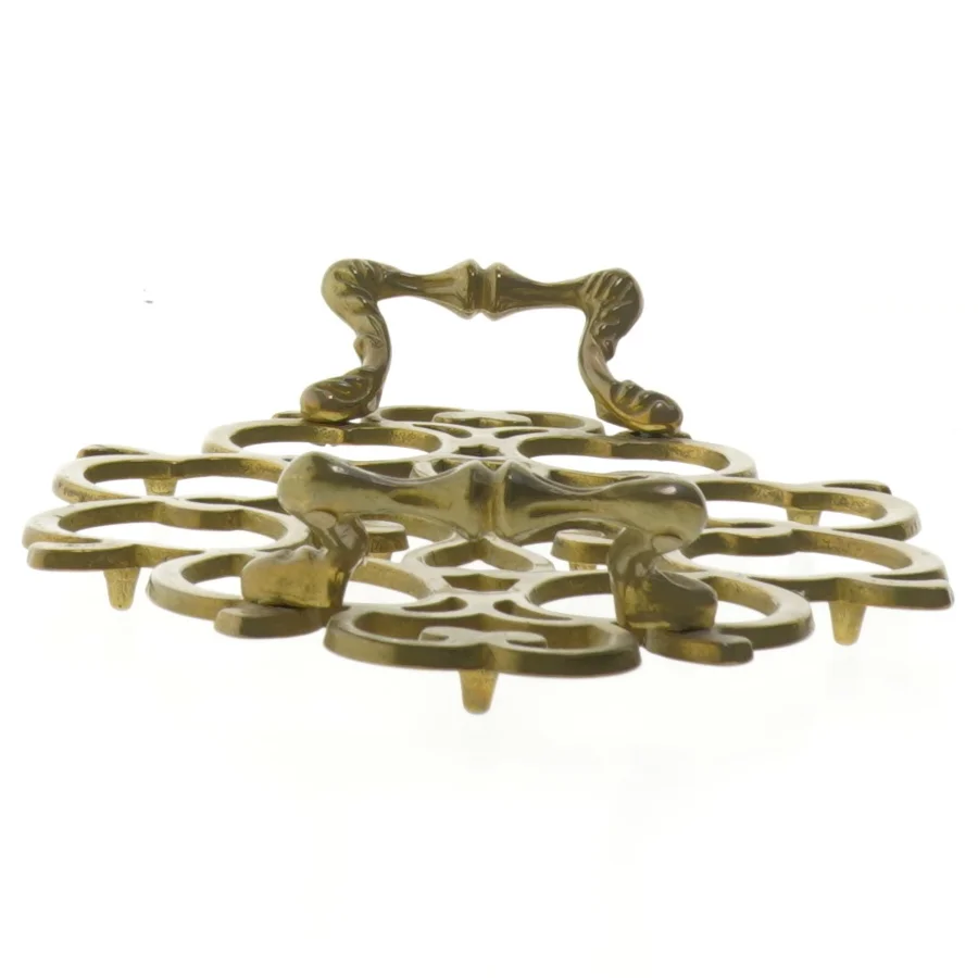 Antikt grydeunderlag / bordskåner i messing (24 cm)