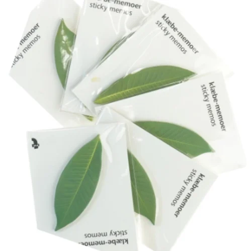 Seks pakker selvklæbende memoer (post-it notes) med bladmotiv (10 cm)