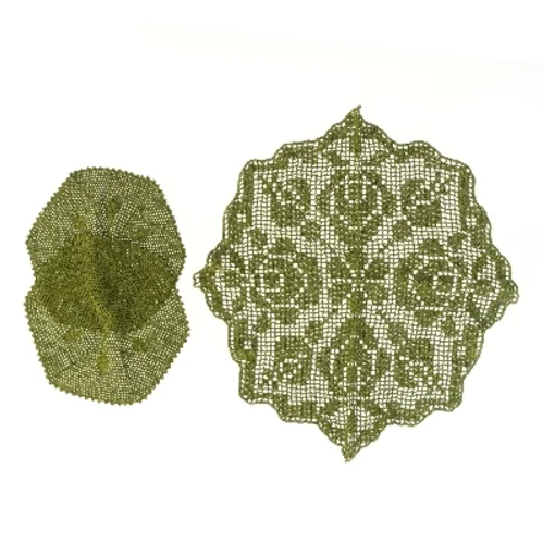 Hæklede grønne duge og flakoner (str. 68x62 og 32x29 cm)