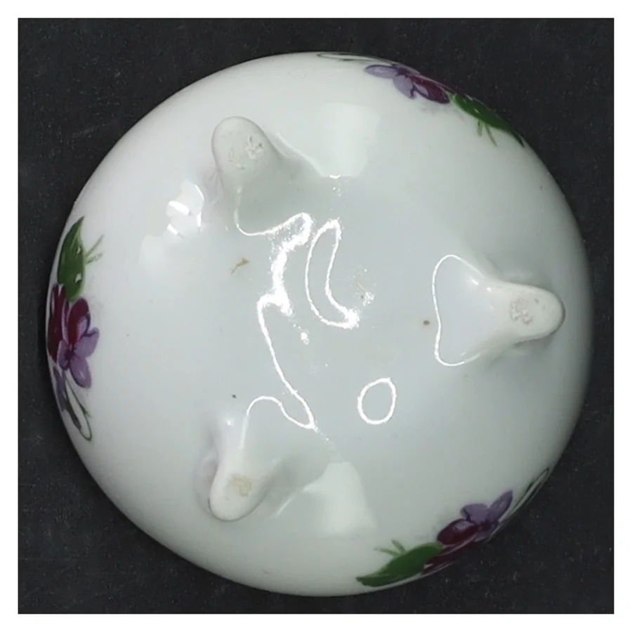 Porcelæns bonbonniere med blomstermotiv (str. Ø. 7,5 cm)