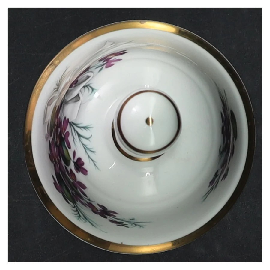 Porcelænsklokke med violmotiv fra Countess