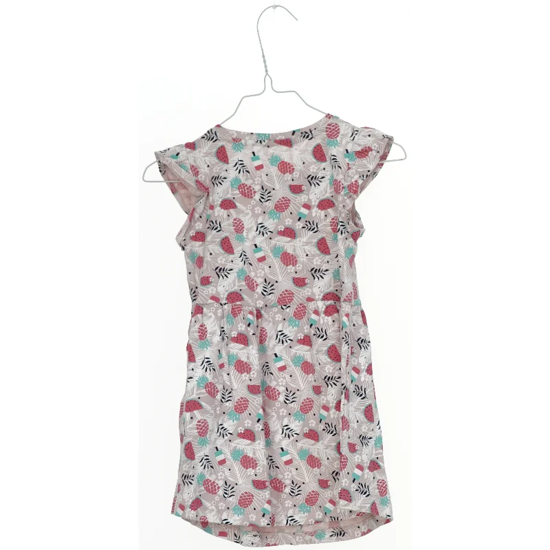 Sommerkjole med mønster fra Guppy (str. 98)
