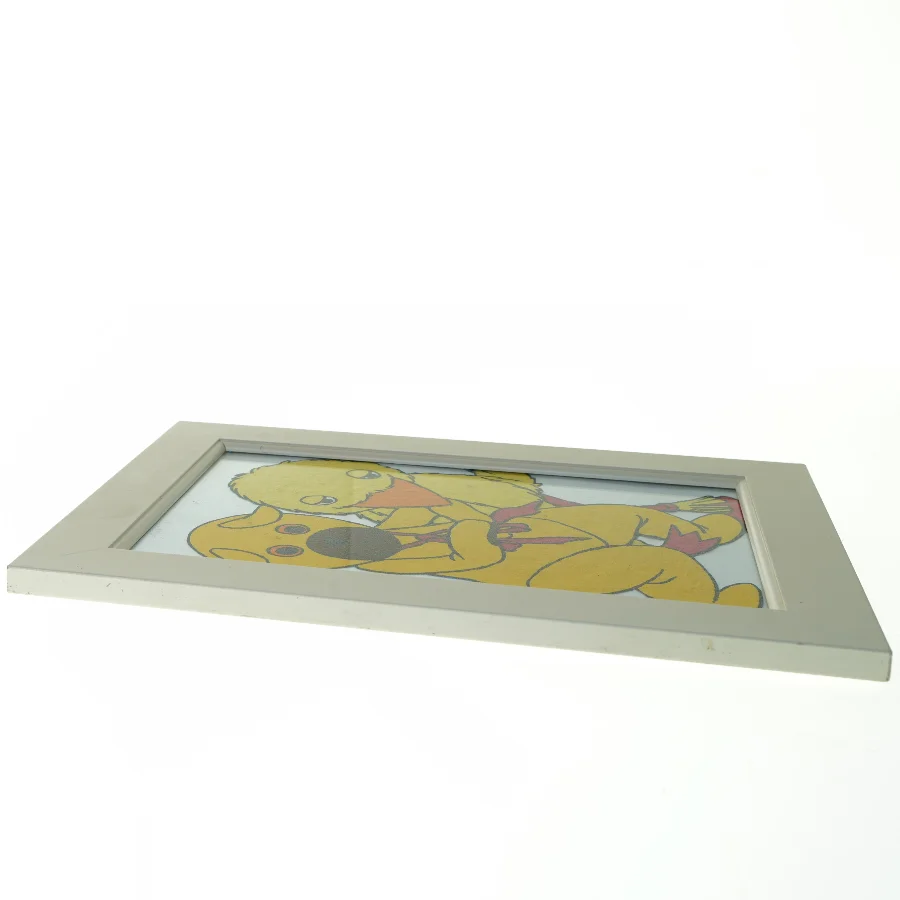 Stofbillede af Bamse og kylling i hvid ramme