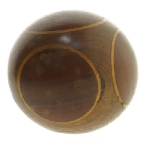 Antik trækugle (19. century inlaid ball) af tre træsorter (str. Ø 6 cm)