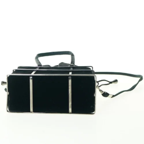 Taske i sort metal og stof med lang rem (str. 15 x 17 cm)