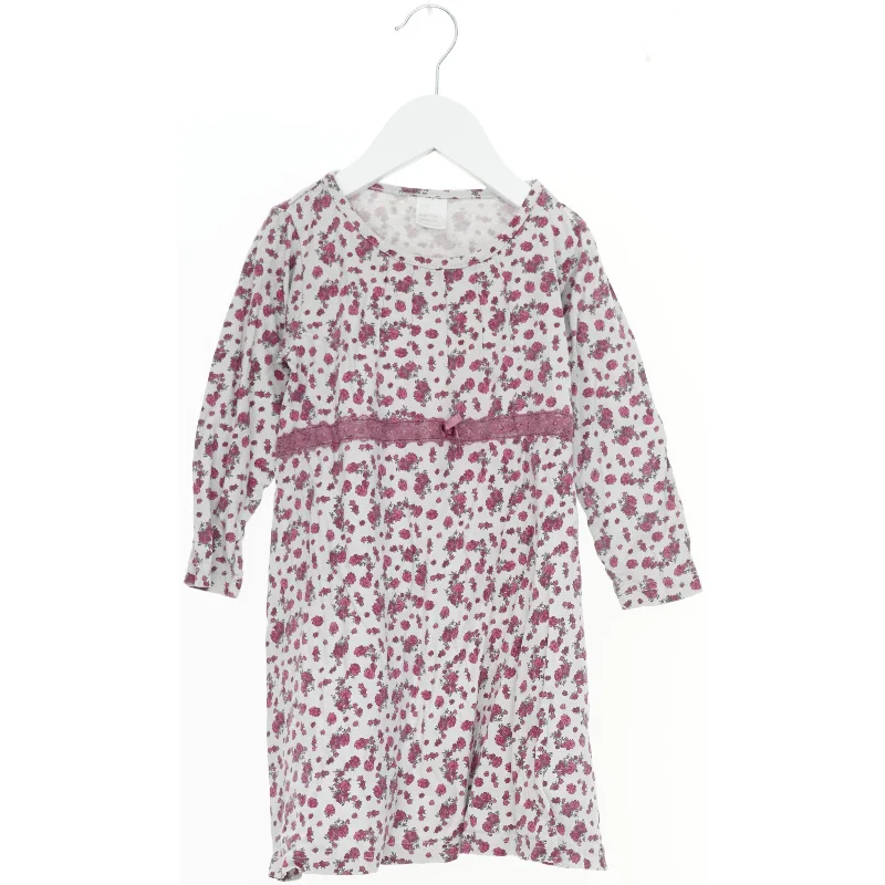 Blomstret langærmet kjole fra Units (str. 92)