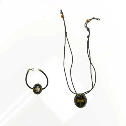 Smykkesæt med guldsmede (armbånd og halskæde)