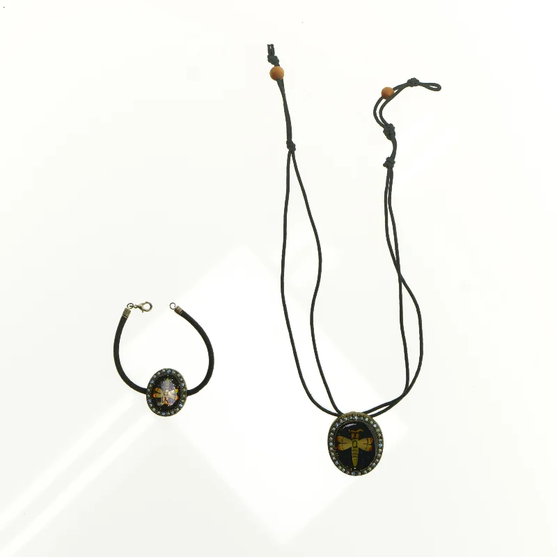 Smykkesæt med guldsmede (armbånd og halskæde)