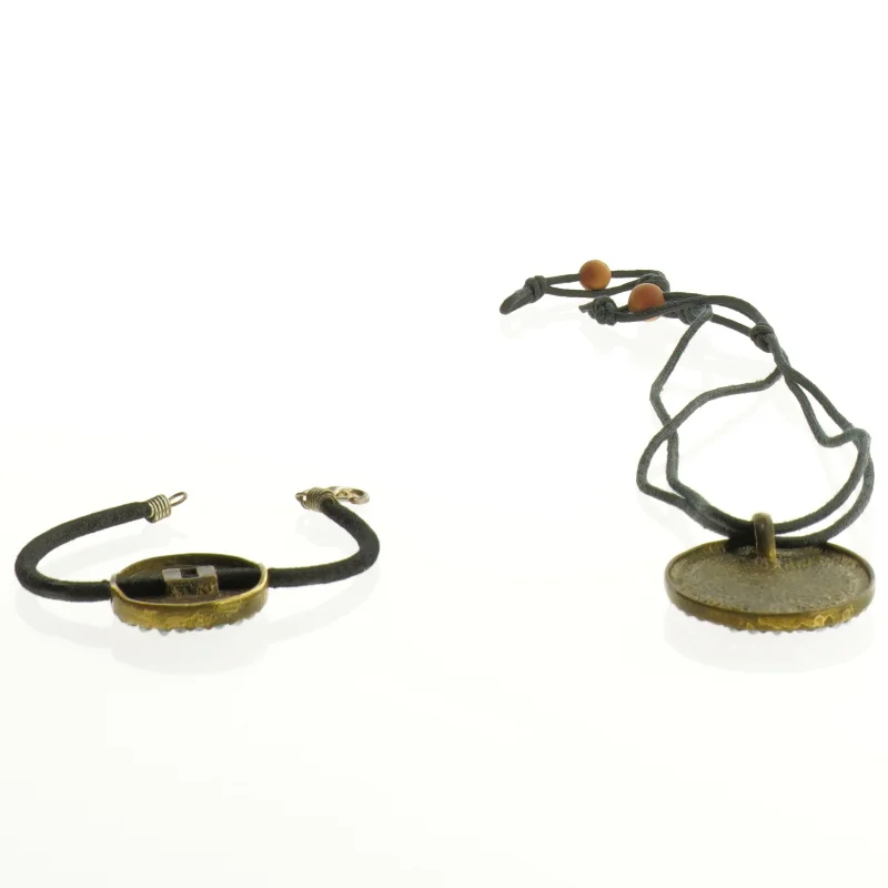 Smykkesæt med guldsmede (armbånd og halskæde)