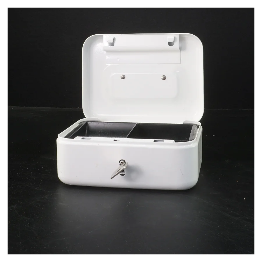 Hvid vintage pengekasse med lås (str. 6x15x11 cm)